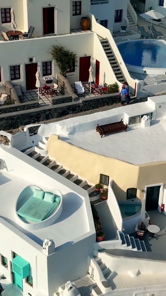 Santorini: your sign to go, and when to do it