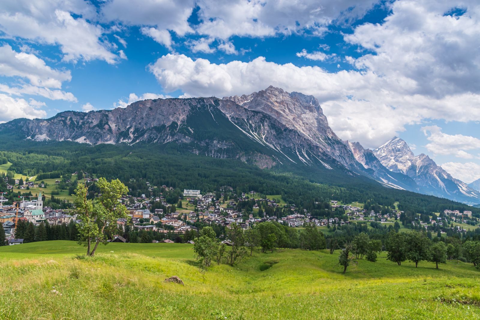Cortina d'Ampezzo in its mountain basin