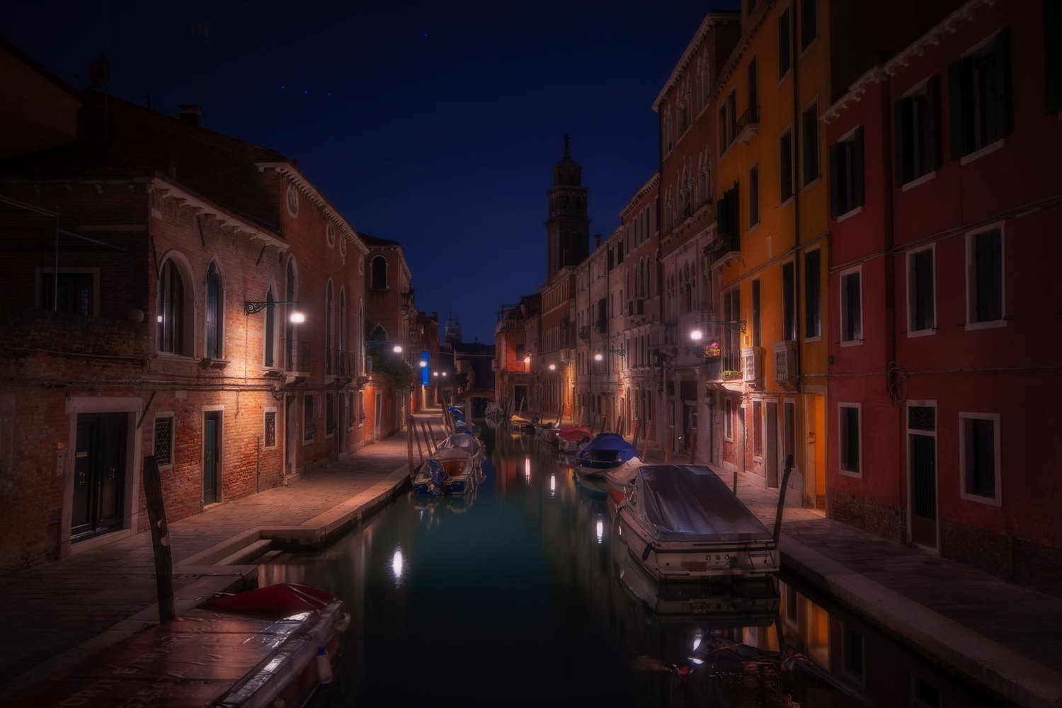 A quiet canal in Cannaregio, Venice, in the evening